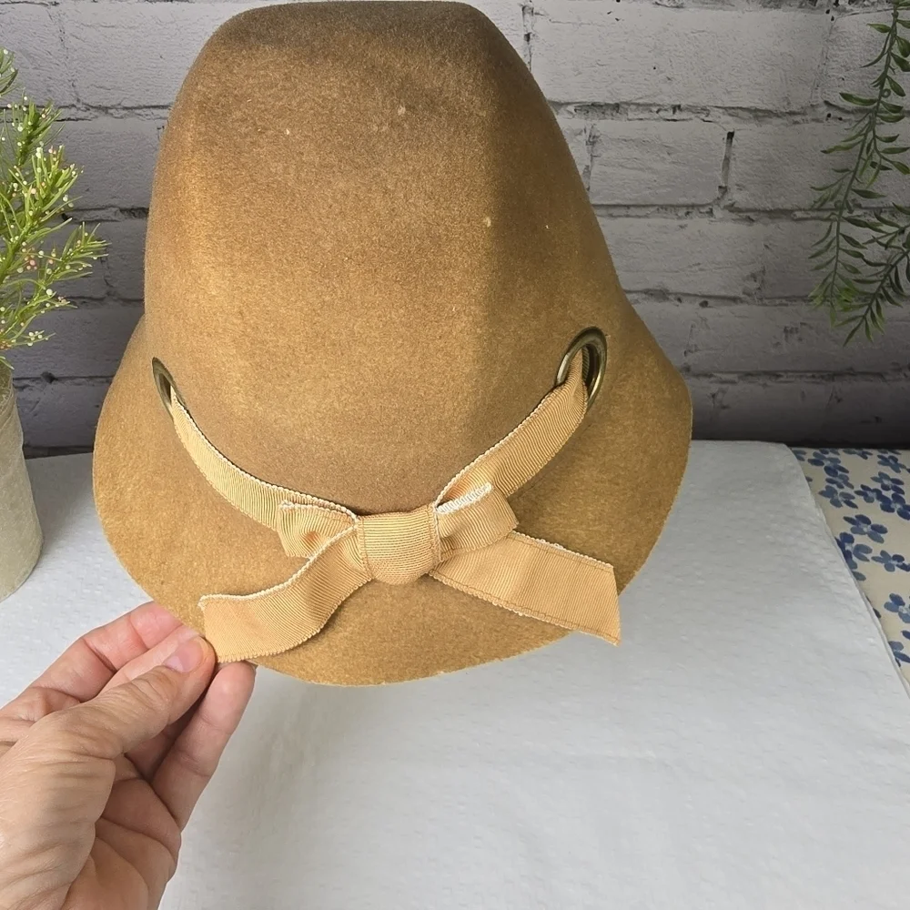 Tan Felt Women's Hat with Ribbon Detail By Liz Claiborne Tan With Peach Band